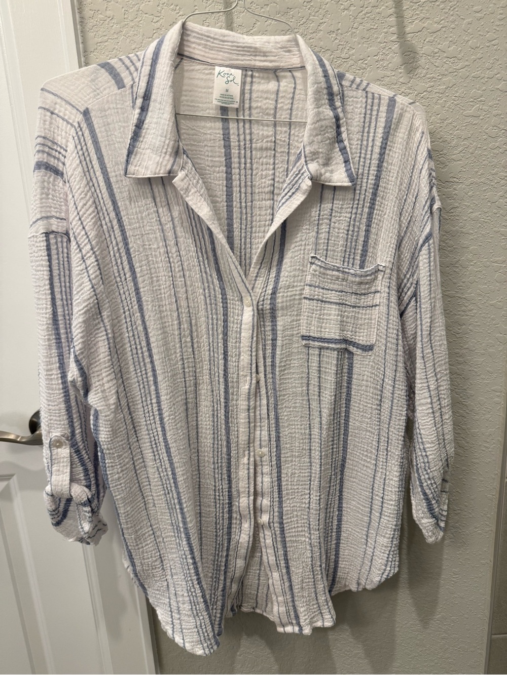 Kona Sol White and Light Blue Striped Casual Button-Down Shirt